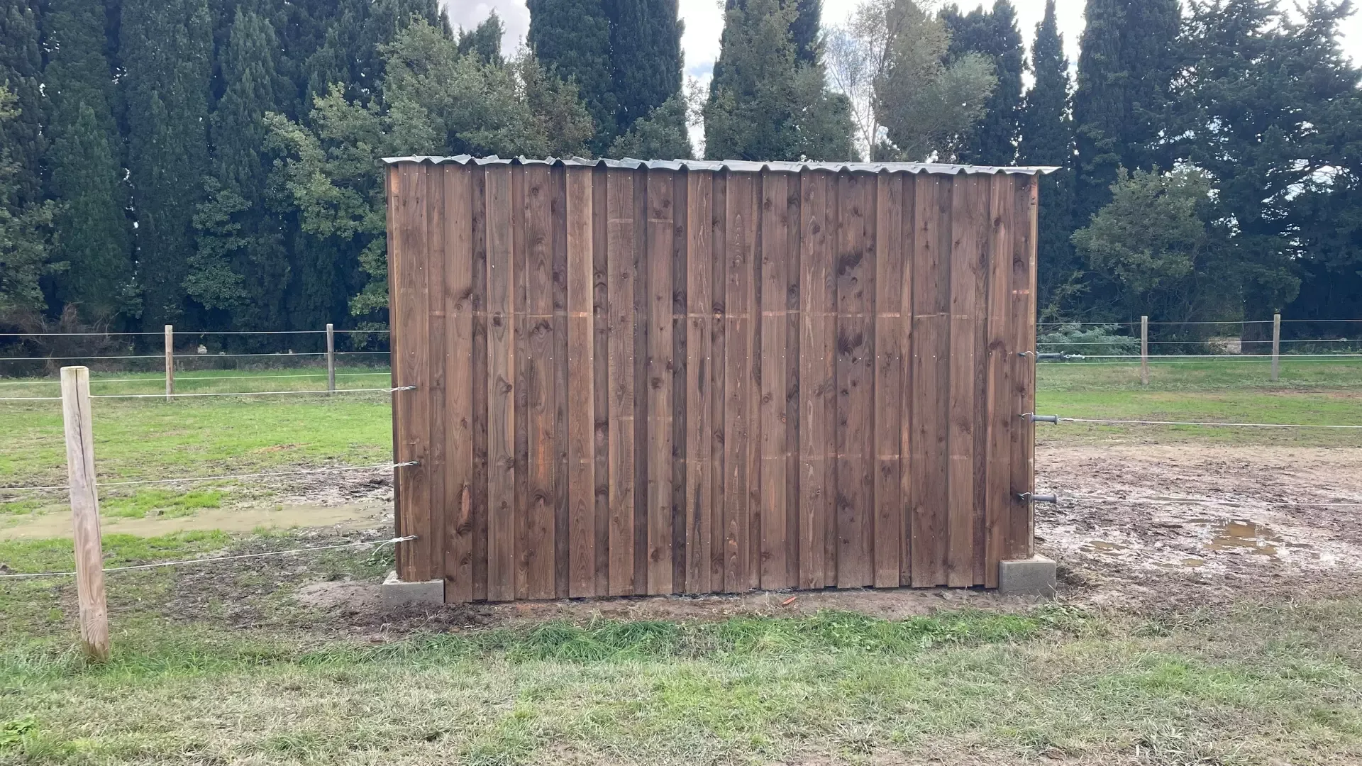 Abri simple 3x4 m, finition du bardage bois