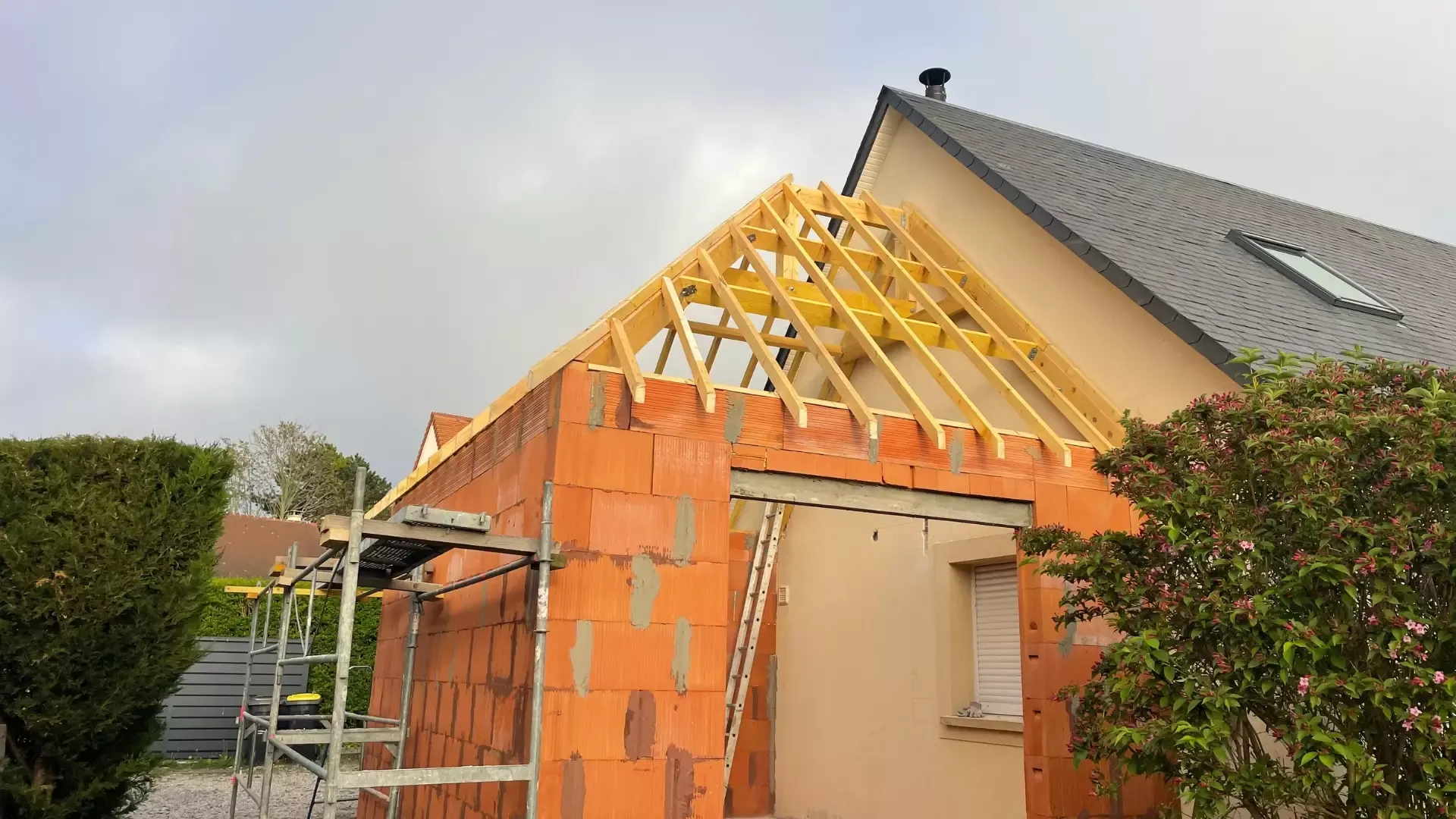 Extension de pavillon, mise en place de la couverture