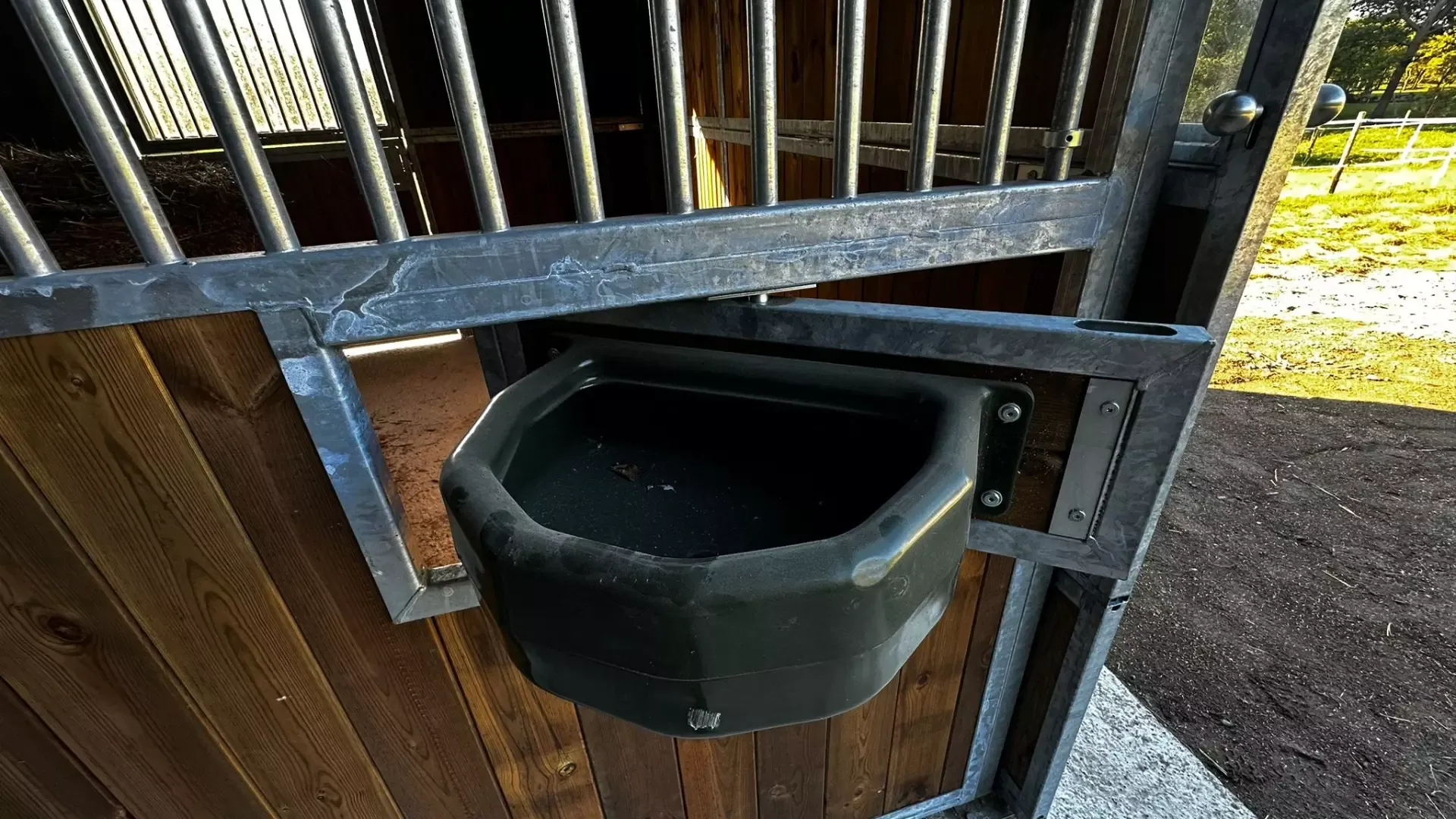 Barn métallique, aménagement intérieur des boxes