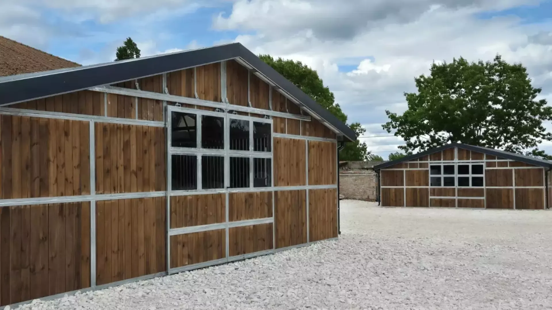 Barn métallique 12x20 m, vue de la façade